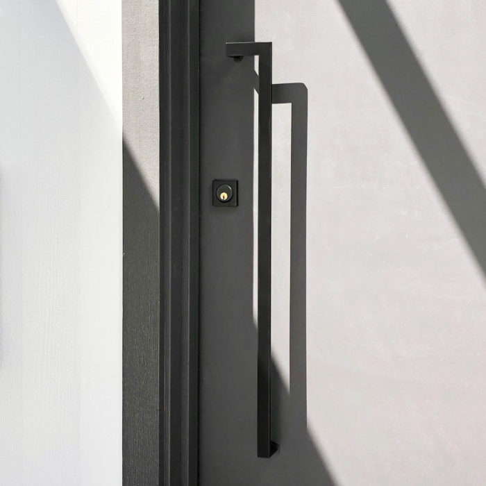 Front door handle - matte black finish